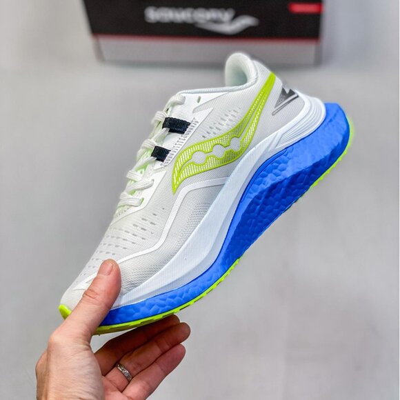 Saucony Triumph 20 Cushioning Mesh Sneakers main image 3